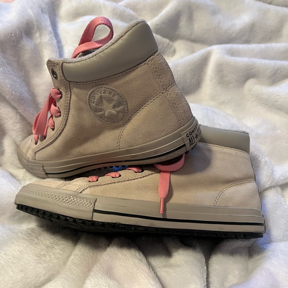 Suede Cream and Pink Converse women’s size 6 - Picture 4 of 7